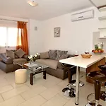 شقة Stella زادار