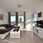 Stella *